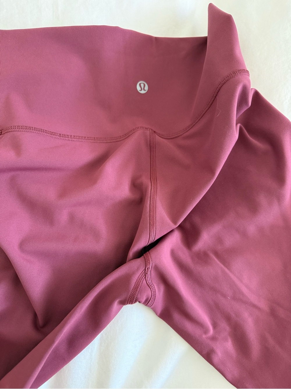 lululemon athletica wunder under Raspberry Leggings- size 6- new without tag